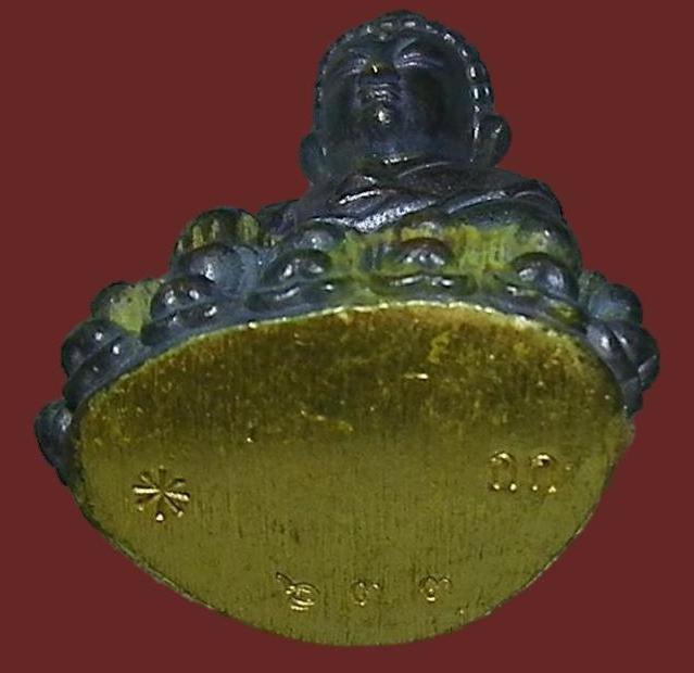 พระกริ่งวัดสุทัศน์ เนื้อสัมฤทธิ์ฐานปัดทองคำแท้ ปี2551 พร้อมกล่องกำมะหยี่เดิมๆ
