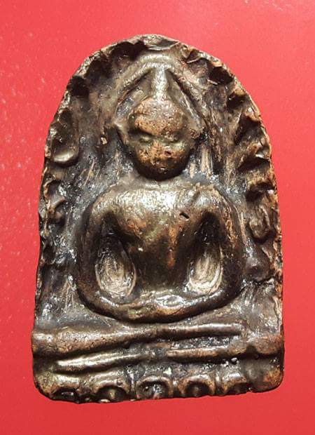 พระซุ้มกอกำแพง พิมพ์ใหญ่มีกนก เนื้อหาเก่า แห้ง แกร่ง สวยตามสภาพ