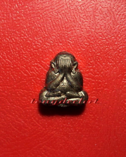 พระปิดตาจิ๋วหลังรูปเหมือน หลวงพ่อเกษม เขมโก รุ่น ลาภผล พูนทวี ซินนี้ฮวดใช้ เนื้อนวโลหะ สวยมากค่ะ