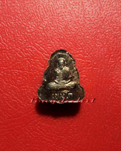 พระปิดตาจิ๋วหลังรูปเหมือน หลวงพ่อเกษม เขมโก รุ่น ลาภผล พูนทวี ซินนี้ฮวดใช้ เนื้อนวโลหะ สวยมากค่ะ