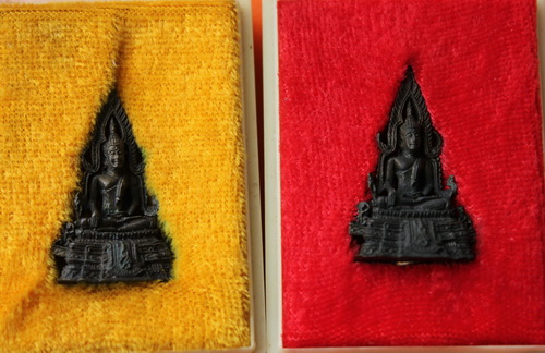 ((เคาะเดียวแดง)) พระกริ่งพุทธชินราช รุ่นปฏิสังขรณ์  (ภปร.) กล่องเดิม ทีเดียว 2 องค์