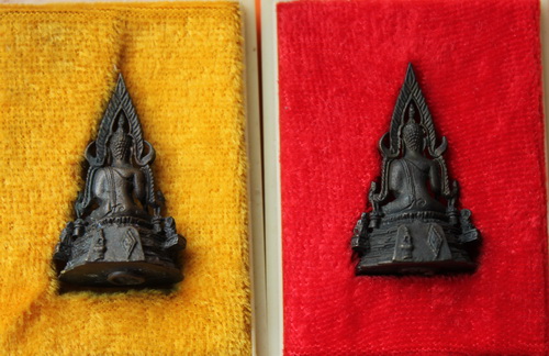((เคาะเดียวแดง)) พระกริ่งพุทธชินราช รุ่นปฏิสังขรณ์  (ภปร.) กล่องเดิม ทีเดียว 2 องค์