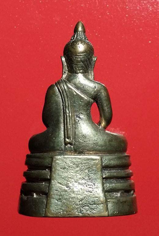 รูปหล่อหลวงพ่อโสธร  ผิวพรายเงิน เนื้อทองเหลือง  พระแท้สวยตามสภาพ 