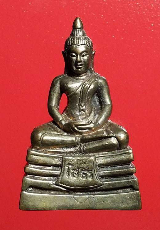 รูปหล่อหลวงพ่อโสธร  ผิวพรายเงิน เนื้อทองเหลือง  พระแท้สวยตามสภาพ 