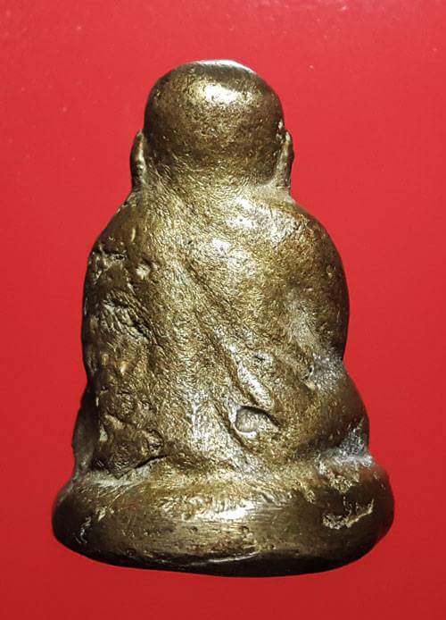 รูปหล่อหลวงพ่อเงิน วัดบางคลาน เนื้อทองเหลืองผสม ผิวองค์พระเป็นริ้วลายมุ้งทั่วองค์พระ 