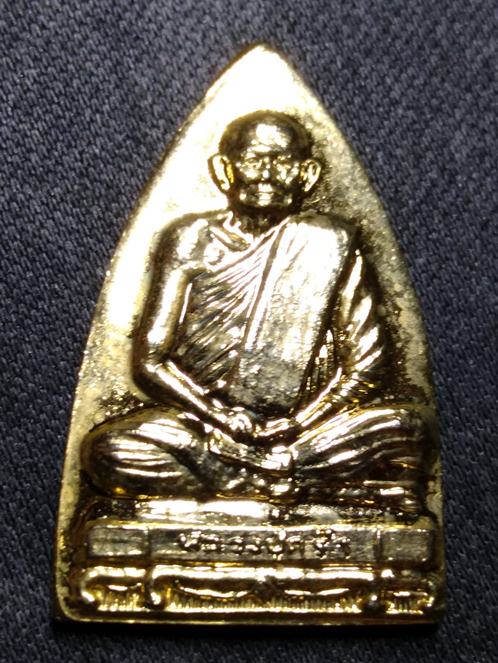 เหรียญหลวงปู่คร่ำ สวยๆชอบจัดเลยครับ