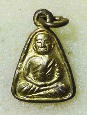 เหรียญจอบเล็ก หลวงพ่อเงิน วัดบางคลาน จ.พิจิตร ปี 29 สวยมากค่ะ กะไหล่เต็ม  ดูสุกปลั่ง เปิดไม่แพงค่ะ