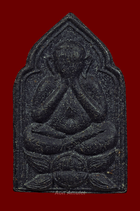 พระปิดตา 5 เหลี่ยมเนื้อว่านดำฝังตะกรุดทองเหลือง รุ่น ที่ระลึกหล่อรูปเหมือน หลวงปู่บัว ถามโก พศ.2541