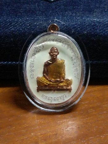 เจริญพรไตรมาส 55 หลวงพ่อสาคร วัดหนองกรับ เนื้อทองแดงลงยา พร้อมเลี่ยมจับขอบเก็บ เลข 498 งาม ๆ