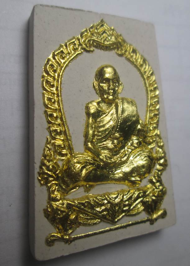 พระผงนั่งซุ้มพญานาคทาทอง แจกกรรมการปี2543 หลวงปู่หมุน วัดบ้านจาน สภาพสวย