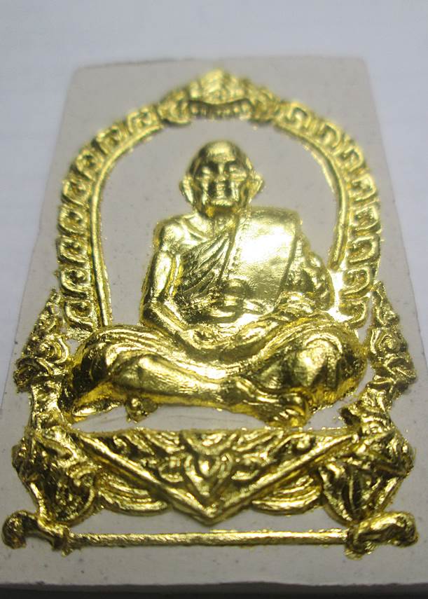 พระผงนั่งซุ้มพญานาคทาทอง แจกกรรมการปี2543 หลวงปู่หมุน วัดบ้านจาน สภาพสวย