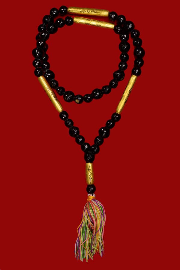 สร้อยประคำเนื้อผงเทพรำลึกลงรักร้อยตะกรุดเบญจา5ดอกเชือกไหม7สียาว17นิ้ว หลวงปู่หมุนปลุกเสกวัดซับลำใย