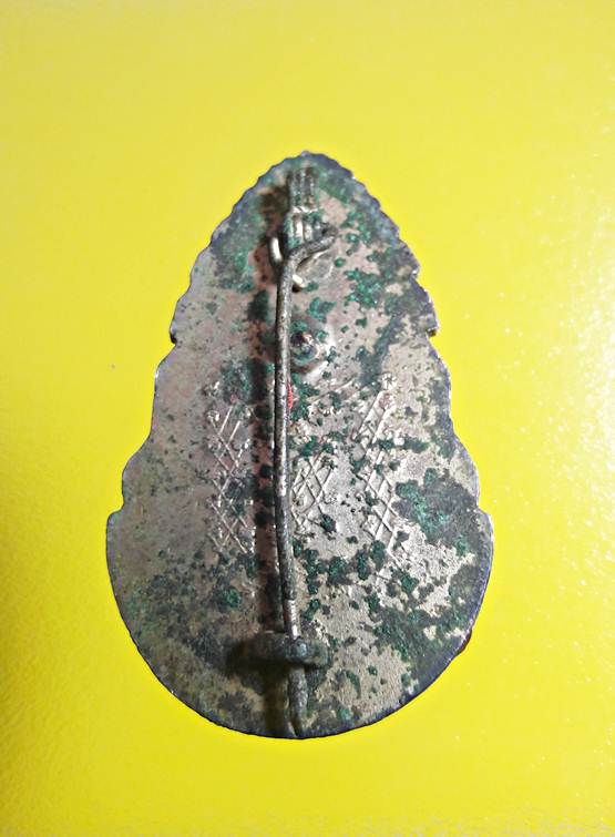 ขออนุญาติเปิดใหม่แบ่งบูชาเข็มกลัดหลวงพ่อฤาษีลิงดำ มงกฏเพชรรุ่นแรกหลวงพ่อฤาษีลิงดำปลุกเศกสภาพใช้