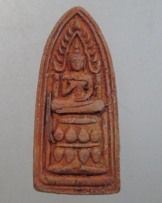 ๒๐ พระพุทธเนื้อดิน