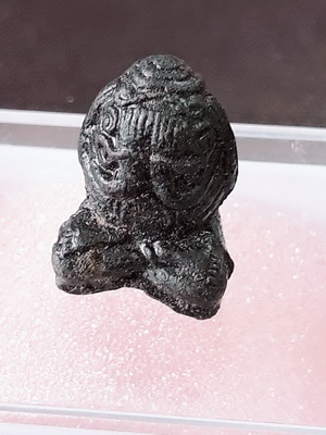 ปิดตาวัดหนองกาน้ำ หลวงปู่ทิมปลุกเสกปี 2515 เนื้อว่านจุ่มรัก ประวัติการจัดสร้างชัดเจน สวยเดิมครับ