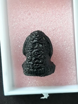 ปิดตาวัดหนองกาน้ำ หลวงปู่ทิมปลุกเสกปี 2515 เนื้อว่านจุ่มรัก ประวัติการจัดสร้างชัดเจน สวยเดิมครับ