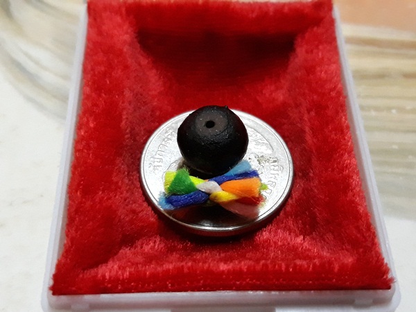 เม็ดประคำ เสาร์5 มหาเศรษฐี ปี 43 พร้อมด้าย  7 สี ที่ทันทุกพิธีเสก วัดซับลำใย