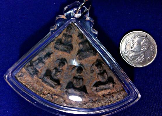 จัดพระกรุเลี่ยมพร้อมใช้สวยปุดปุดอีกสักองค์พระงบน้ำอ้อยตัด6เนื้อดินเตาทุเรียนคมชัดเก่าได้ใจราคาโดนใจค