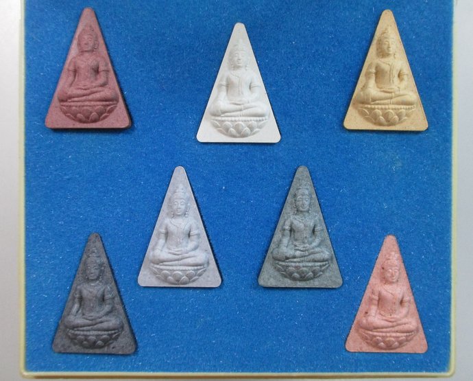 ๒๐ นางพญา สก.เฉลิมพระชนมพรรษา 6 รอบ ปี47 จัดสร้างโดยสภาผู้แทนราษฎร 