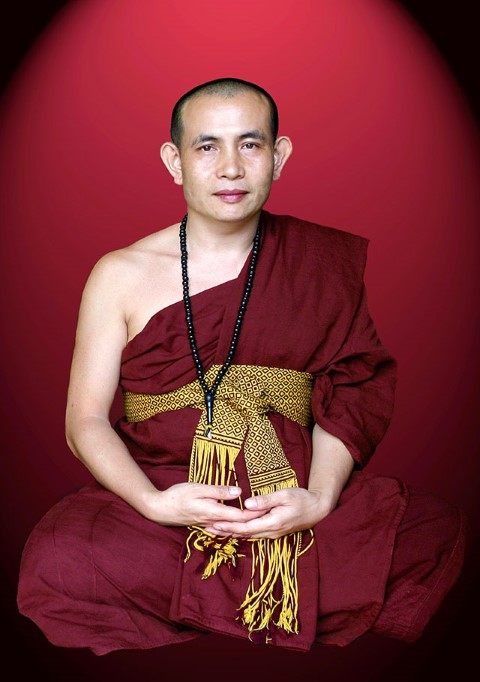 ครูบาบุญชุ่ม วัดพระธาตุดอนเรือง ออกที่มูลนิธิดอยเวียงแก้ว ปี2559