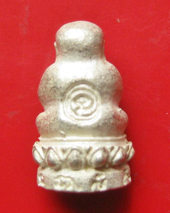 พระปิดตาสารพัดดี แช่น้ำมนต์ หลวงพ่อเกษม เขมโก เนื้อเงิน รุ่นพุทธคุณ ปี 38 พร้อมกล่องเดิม