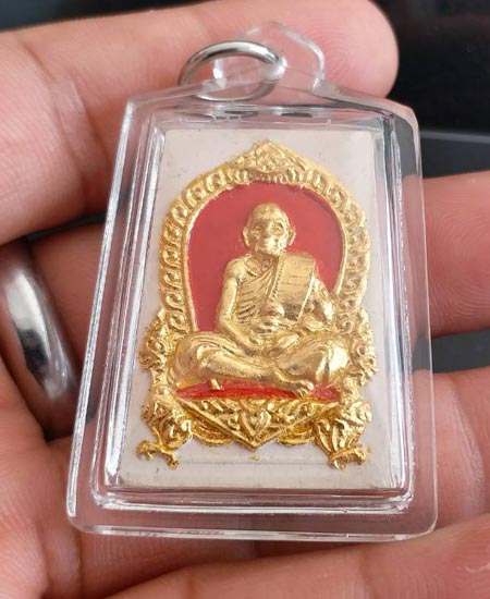 นั่งซุ้มพญานาค ทาทองกรรมการ หลวงปู่หมุน งามๆครับ