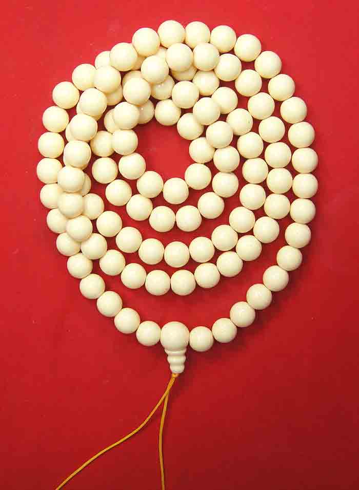 วัดใจเคาะเดียว***สร้อยประคำ 108 เรซิ่นขาวผสมพิเศษสีลายงาช้าง ความยาว 40 นิ้ว เส้นผ่าศูนย์กลาง 10 ม.ม