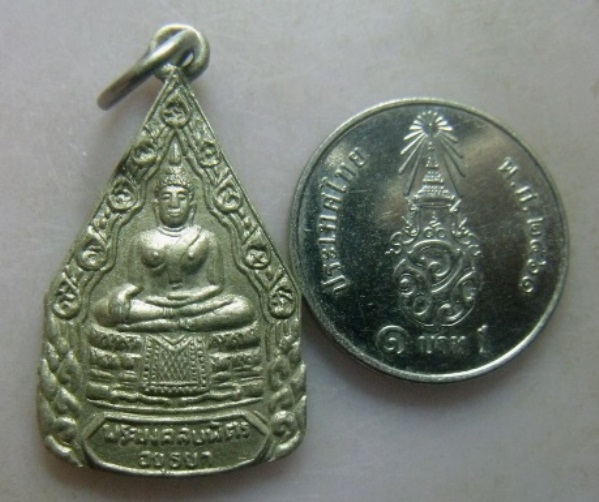 **วัดใจ**เหรียญหลวงพ่อมงคลบพิตร จ.อยุธยา ปี ๒๕๒๕**กะไหล่เงิน สวยๆ
