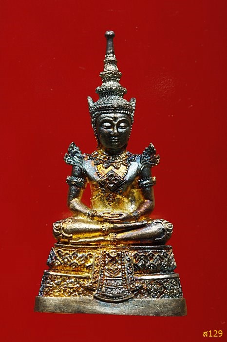 รูปหล่อพระแก้วมรกต กรมสรรพสามิตร เนื้อเงิน ผิวรุ้ง น้ำทองกระจาย พร้อมกล่องเดิม