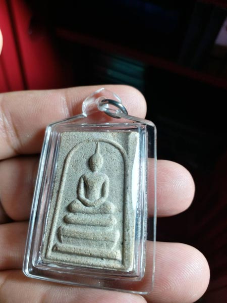 สมเด็จเนื้อทรายหลังรูปเหมือนหลวงพ่อกวย หลวงปู่หมุนปลุกเสก