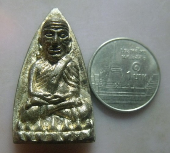 **วัดใจ**หลวงปู่ทวดเตารีด หลังลายเซ็น เนื้อนวะพรายเงิน ตอกโค้ด คอจุด วัดบวรฯ ปี ๒๕๔๓**สวยๆ เชิญชม 