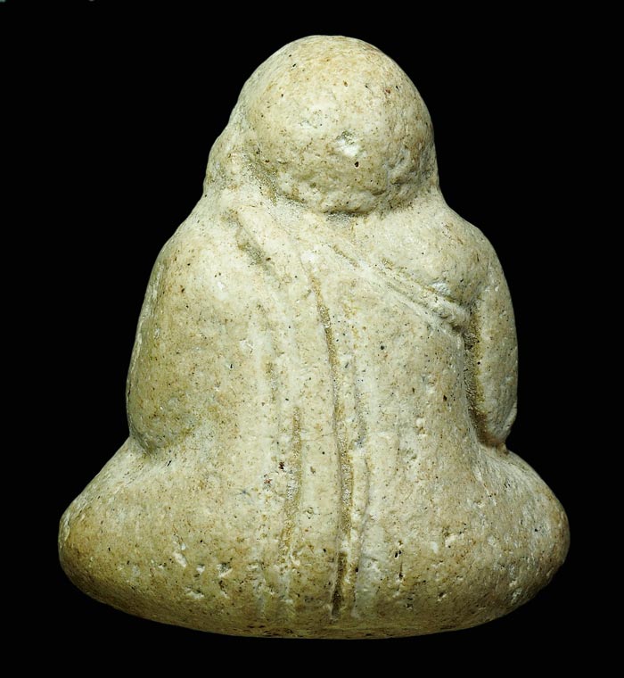 พระผงหลวงปู่เทพโลกอุดร พิมพ์สังกัจจายน์(ใหญ่) เนื้อขาวผงพุทธคุณ