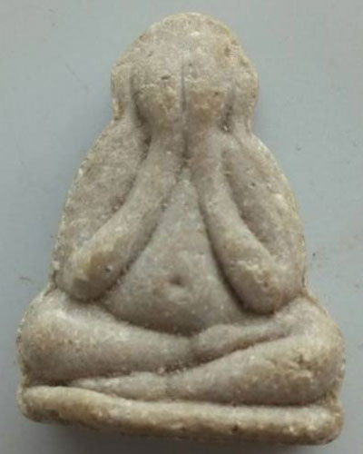 เริ่มต้นที่ ๒๐ บาทพระปิดตาไม่ทราบที่ เนื้อสวยครับ