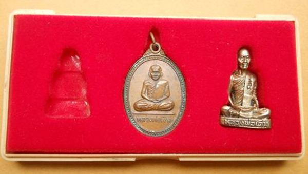 เหรียญ หลวงพ่อเงิน,รูปหล่อ หลวงพ่อเดิม วัดห้วยพุก จ.พิจิตร รุ่นสร้างกฎิสงฆ์