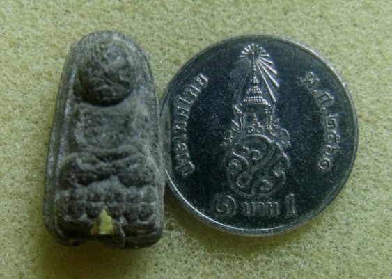 **วัดใจ**หลวงปู่ทวดเนื้อว่านพิมพ์พระรอดจิ๋ว ฝังตะกรุดนารายณ์เเปลงรูป**สวยๆ หายาก เชิญชมครับ