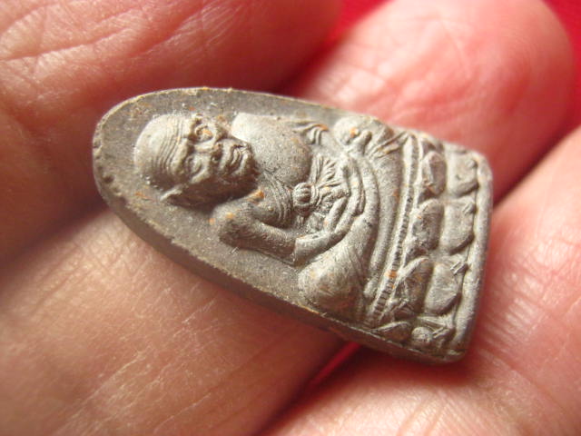 หลวงปู่ทวด (ผงว่านพิสมร) รุ่นชนะคน วัดสุทัศน์ฯ ปี 2538 หลังปั๊มหมึก