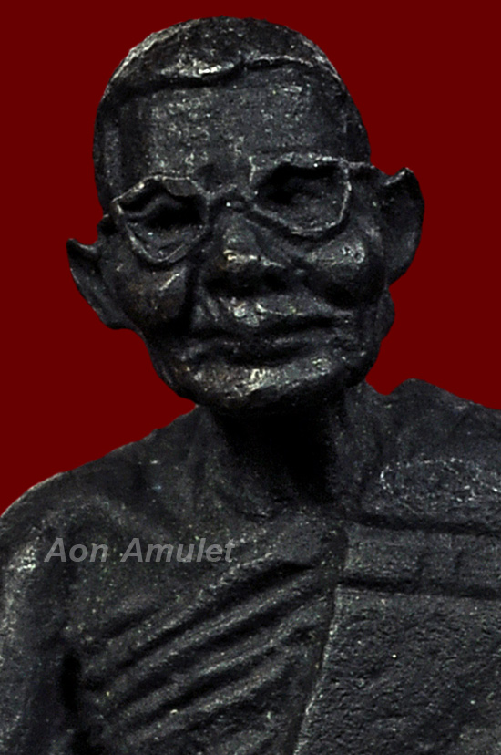 รูปหล่อเนื้อทองแดง รุ่น วิเศษถวายไฟฟ้า หลวงปู่แหวน สุจิณฺโณ วัดดอยแม่ปั๋ง พศ.2524