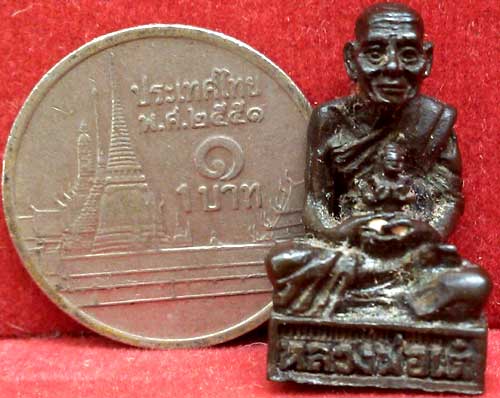 *รูปเหมือนอุ้มกุมาร หลวงพ่อเต๋ วัดสามง่าม รุ่นสร้างมณฑป ปี๒๕๒๐ เนื้อนวะฯ อุดกริ่ง*