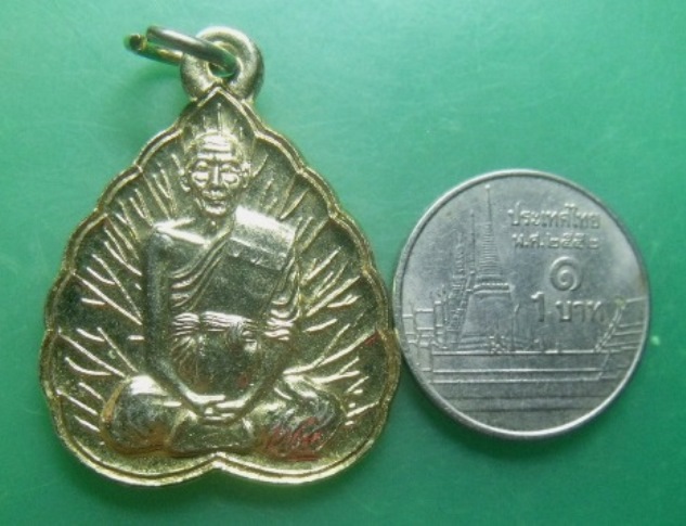 **วัดใจ**เหรียญใบโพธิ์ หลวงพ่อพูล วัดไผ่ล้อม ปี ๒๕๓๘**หลังยันต์ กะไหล่ทอง สวยๆ