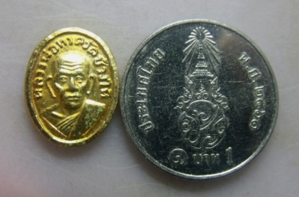 **วัดใจ**เหรียญหัวแหวน หลวงพ่อทวด วัดช้างให้ ปัตตานี เนื้อกะไหล่ทอง ปี 2508**สวยๆ หายาก เชิญชมครับ