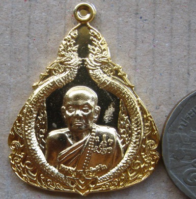 เหรียญมังกรคู่ชุบทองคำแท้ หลวงปู่หมุน รุ่น 119 ปี รศ. 232  ปี2557+กล่องเดิม+หนังสือแจ้งสาระ