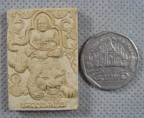 หลวงพ่อเปิ่น วัดบางพระ พระผงนั่งเสือหลังสภาพสวยเดิมเคาะเดียวครับ