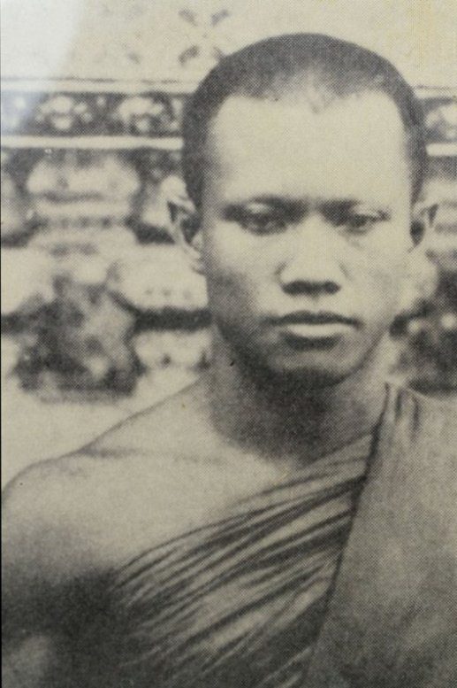 รูปถ่ายท่านเจ้าคุณนรฯ หน้าหนุ่ม วัดเทพศิรินทร์ กรุงเทพฯ พร้อมกรอบสวยงาม