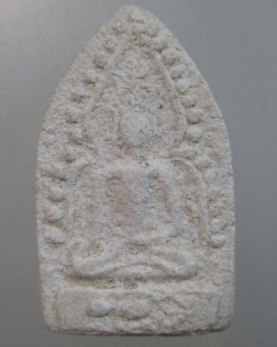 ๒๐ ขุนแผนนั่งกุมารเนื้อผง