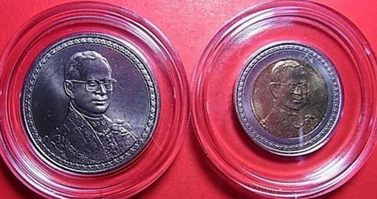 แพ๊คคู่กันไปเลยกับเหรียญที่ระลึกทรงครองราชย์ครบ60ปี ปี49 เนื้อunc10กับ20บาท