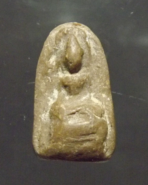 พระรอด หลวงพ่อกวย เนื้อผงน้ำมัน แบบเดียวกับ แหวกม่าน