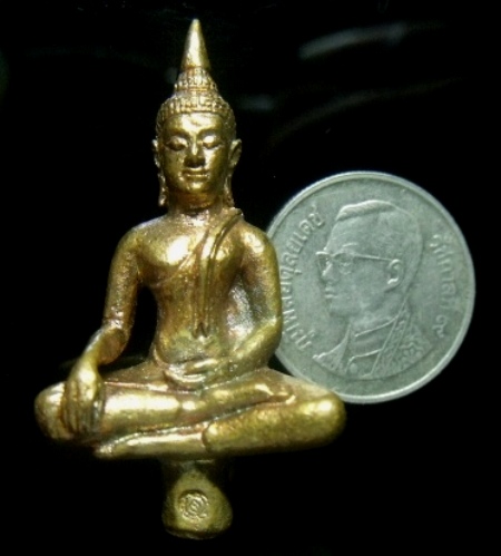 **วัดใจ**พระยอดธงรุ่นเปิดโลก หลวงปู่คำบุ คุตฺตจิตโต วัดกุดชมภู จ.อุบลราชธานี**เนื้อสัมฤทธิ์โบราณ สวย