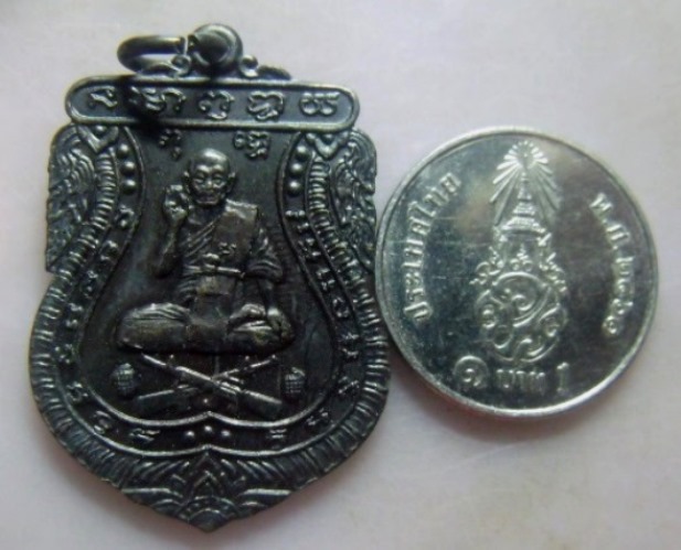 **วัดใจ**เหรียญเสมานั่งปืนไขว้ หลวงพ่อพุฒ วัดกลางบางพระ จ.นครปฐม ปี ๒๕๓๓**เหรียญประสบการณ์ยิงไม่ออก