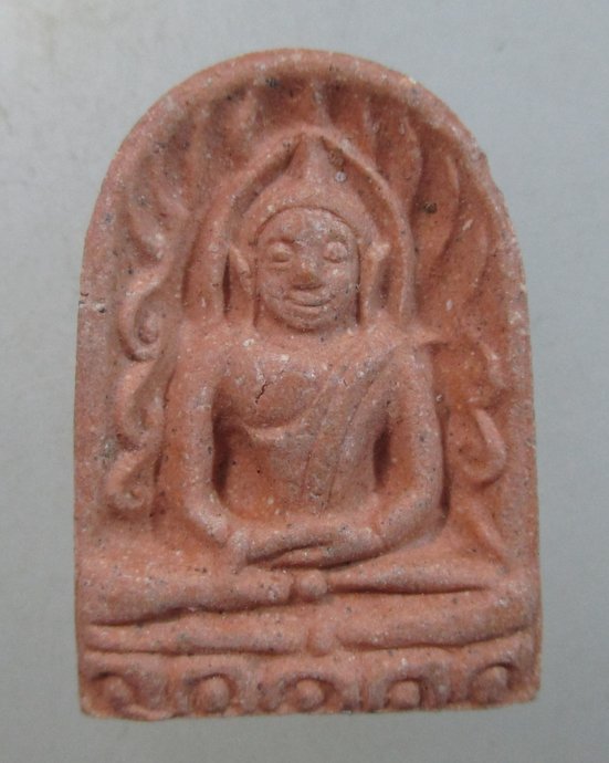 ๒๐ พระผงรุ่นเทอดพระเกียรติ วัดชุมพลฯ จ อยุธยา กระเบี้องหลังคาโบสถ์ อายุ 366(ลพ รวย เพิ่ม พูน ร่วมเสก