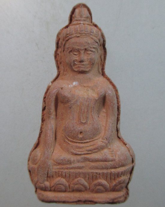 ๒๐ พระหูยานเนื้อดิน